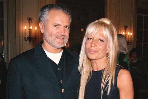 donatella versace guanti|gianni versace sister donatella.